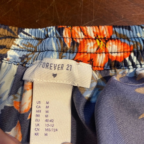 🎀 Forever 21 Floral Navy Joggers 🎀 - Picture 2 of 2